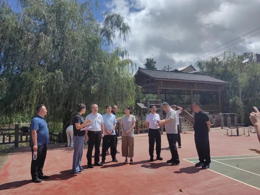 3044永利集团-[青年报]交大万名世博志愿者晨跑